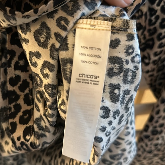 Chicos Animal Print No Wrinkle Long Sleeved Button Down Blouse Size 3 (XL) - Picture 6 of 6